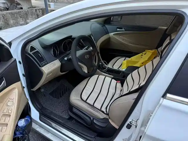 Hyundai Sonata 2013 Model 2.0L Automatic Leading Edition — фото 3