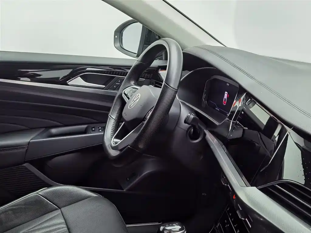 Volkswagen Passat 2022 330TSI Luxury Edition фото 22