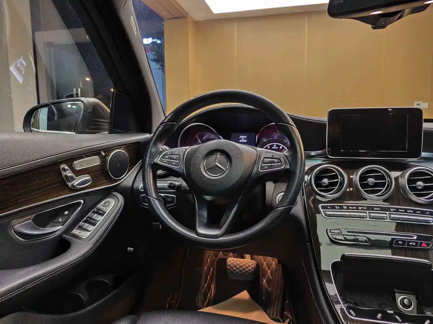 Mercedes-Benz GLC 2017 GLC 260 4MATIC Luxury фото 14