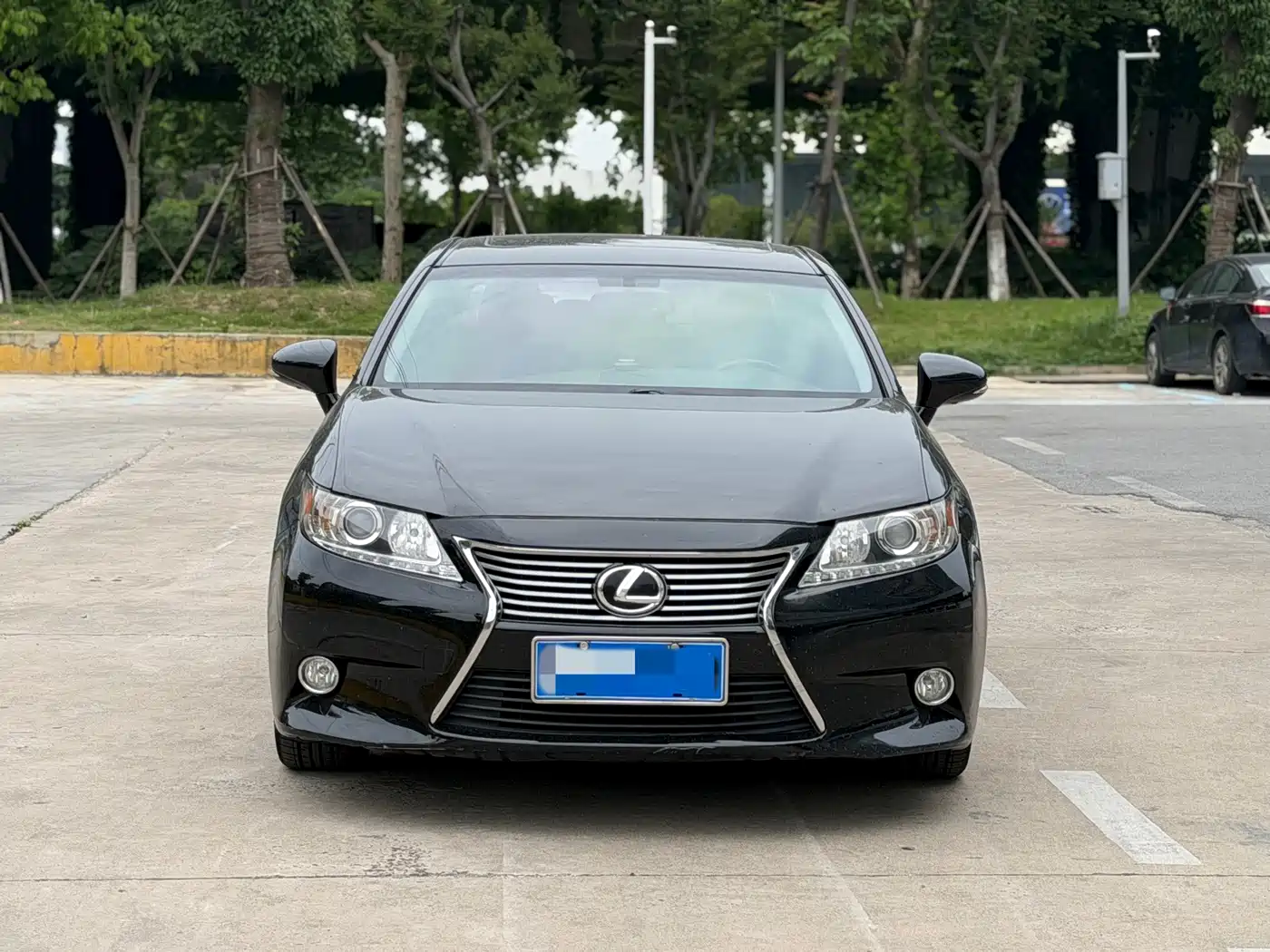 Photo 2 - Lexus ES