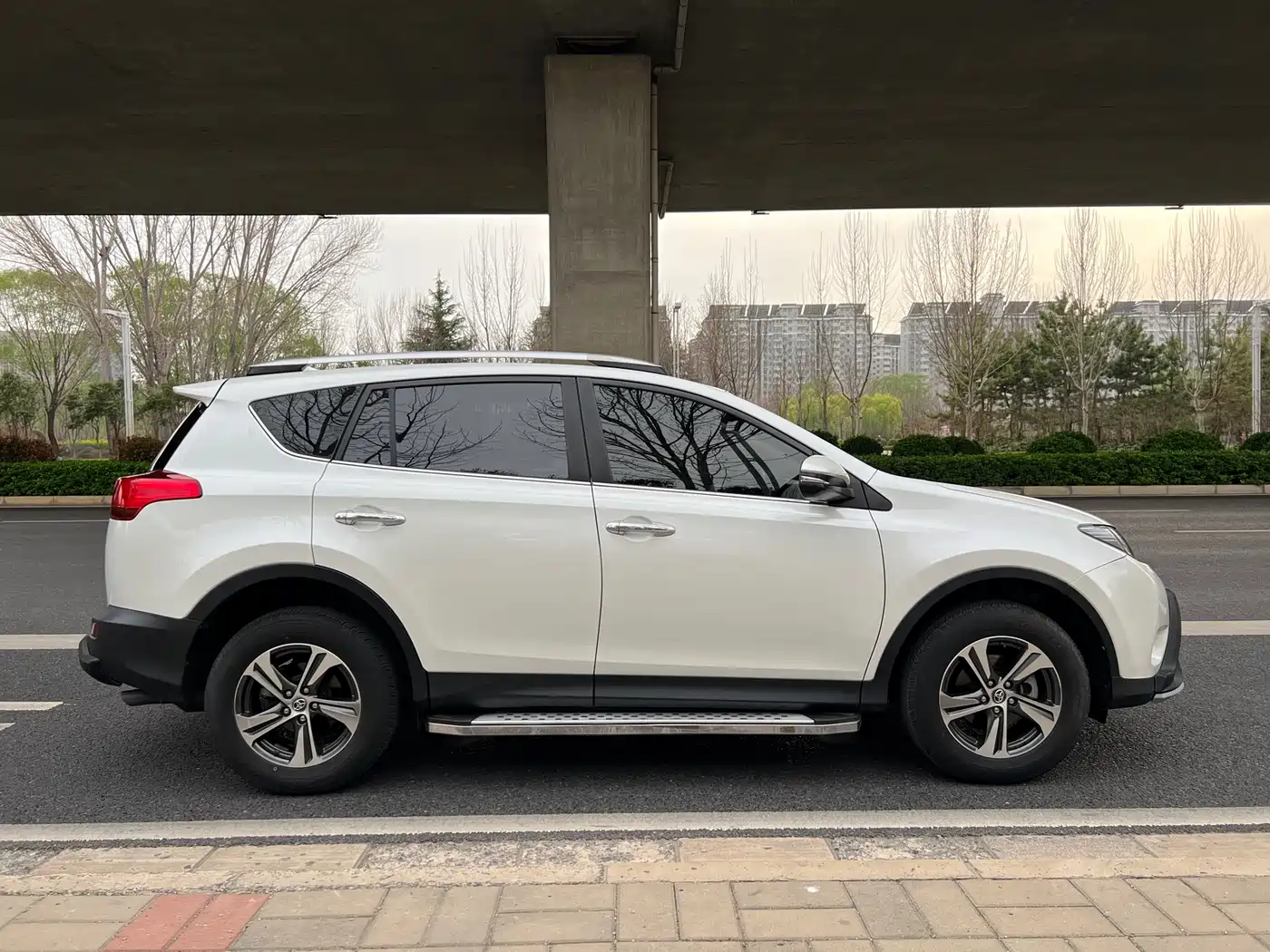 Toyota RAV4 Rongfang 2015 2.0L CVT 4WD Pioneer Edition фото 31
