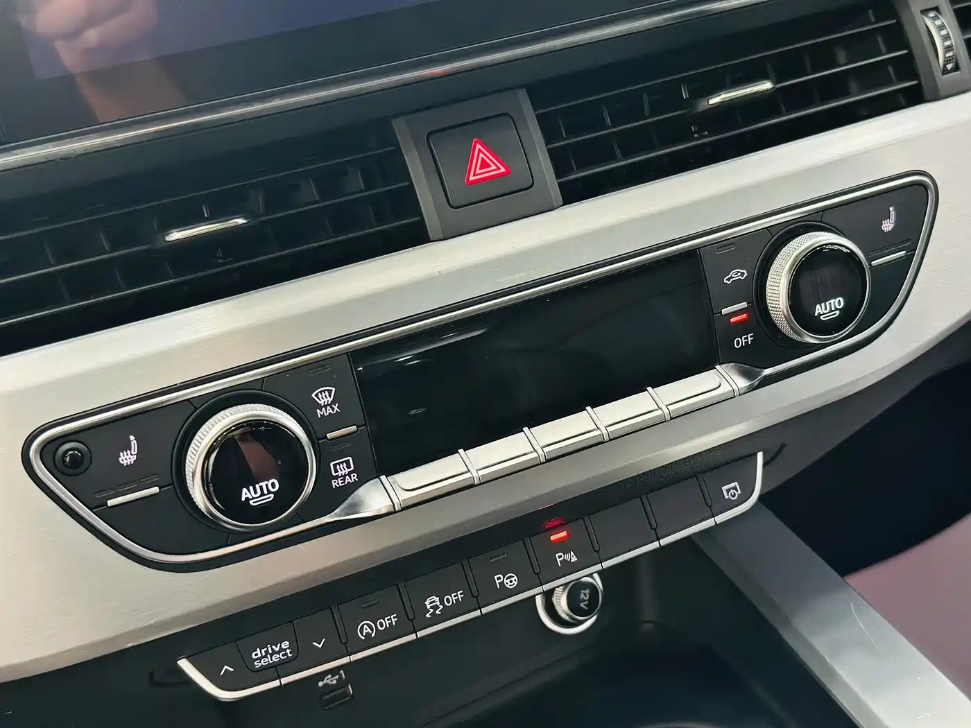 Audi A4L 2020 40 TFSI quattro Luxury Dynamic фото 15
