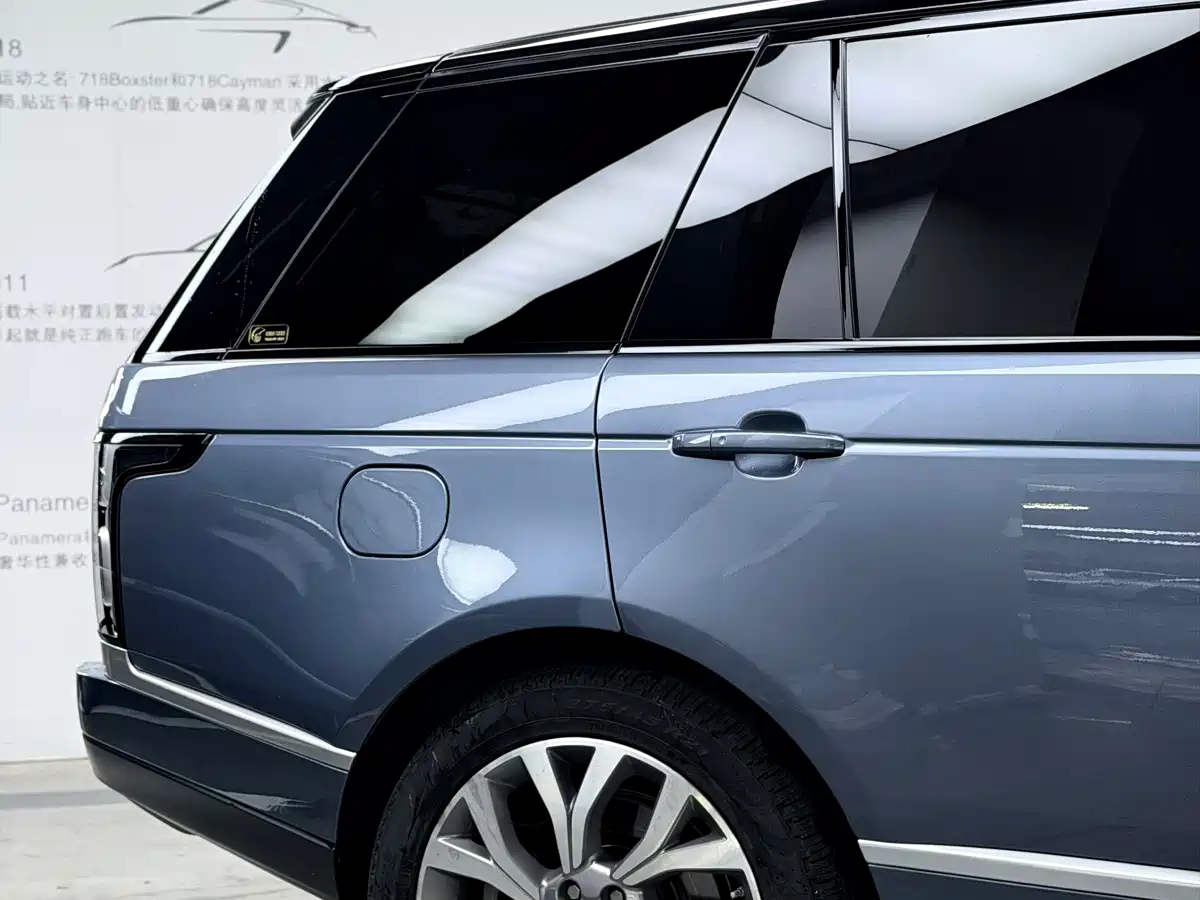 Land Rover Range Rover 2022 3.0 L6 400PS Heritage Extended Classic Edition фото 23