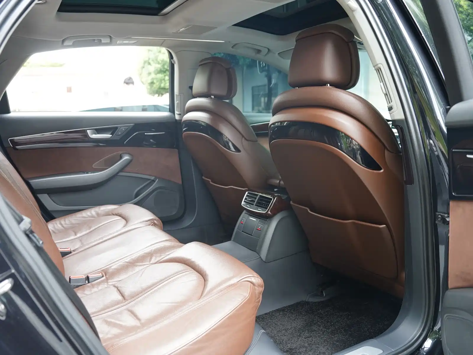 Фото 26 - Audi A8