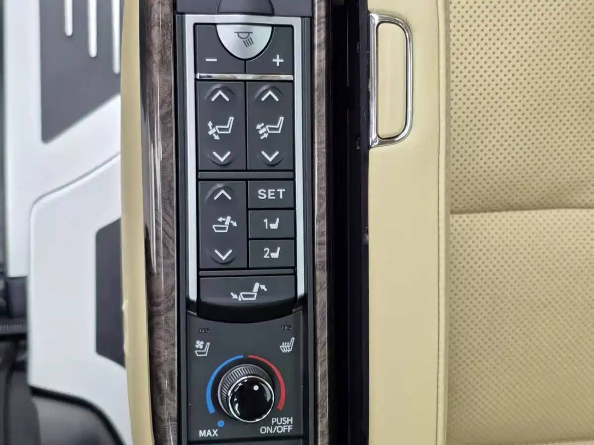 Toyota Alphard 2021 Hybrid 2.5L Premium фото 17
