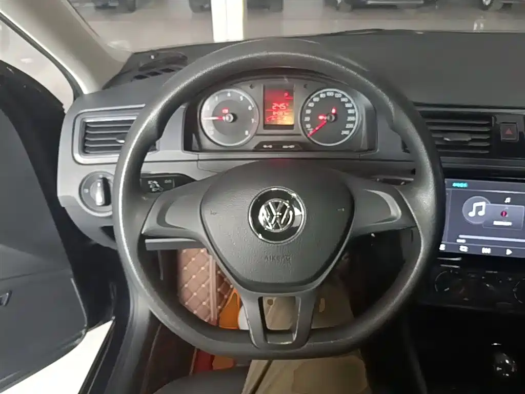 VOLKSWAGEN SANTANA