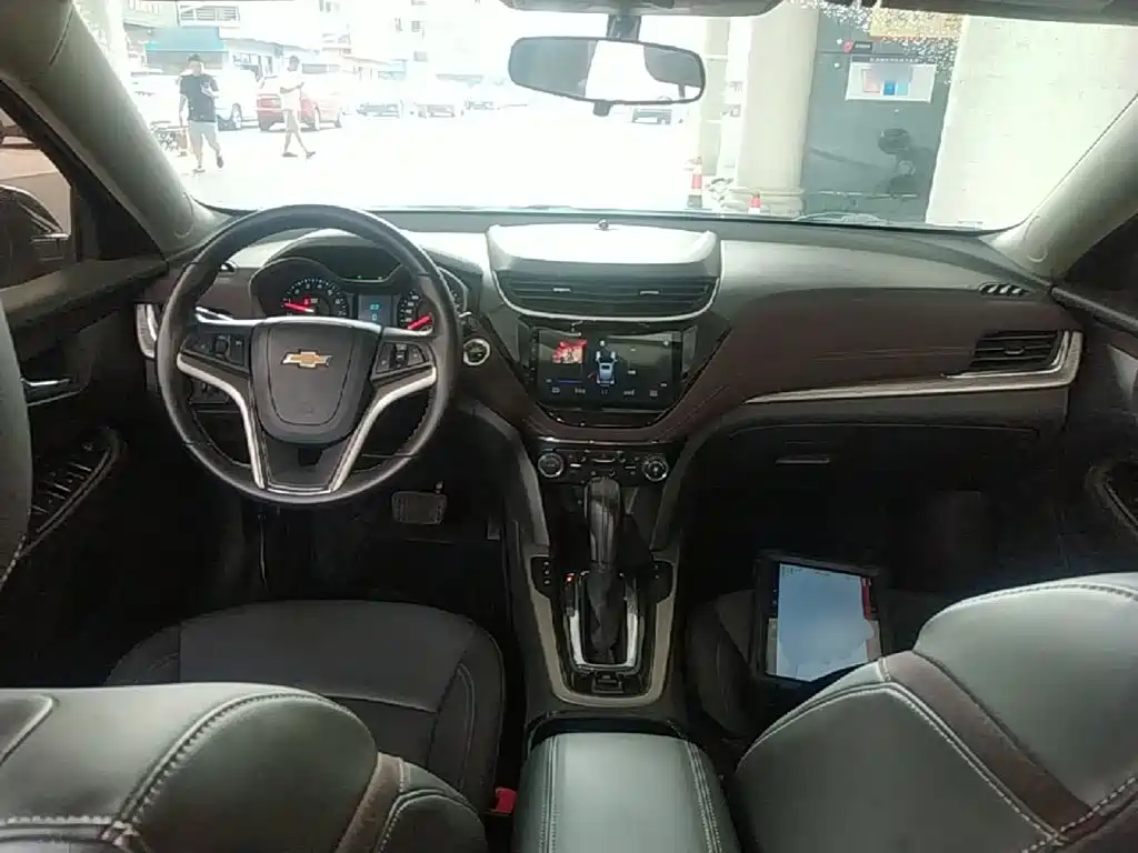 Photo 10 - Chevrolet Malibu