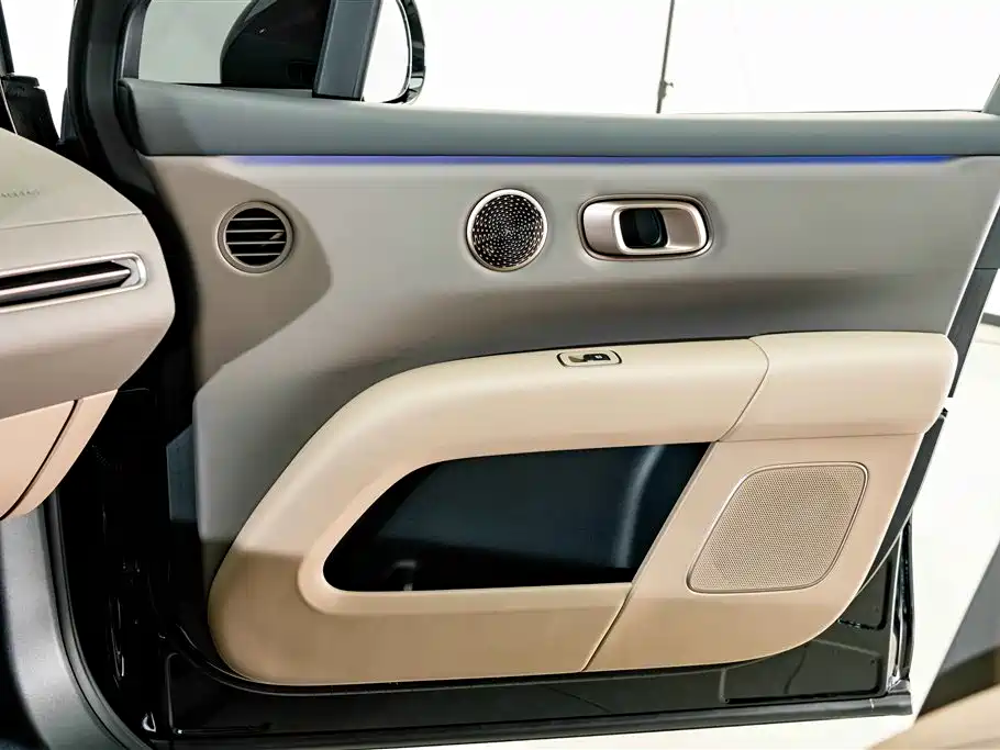 Li Auto i6 2026 2025 2WD Base Model