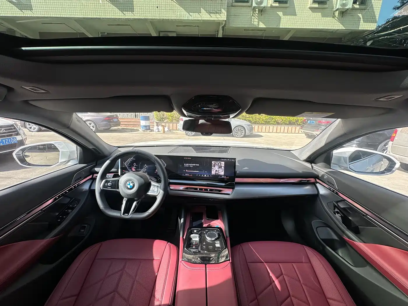 BMW 5 Series 2025 530Li Leading M Sport Package фото 16
