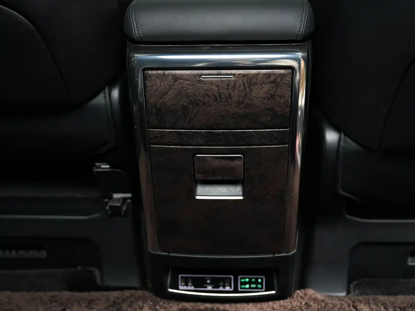 Toyota Alphard 2021 Hybrid 2.5L Ultimate фото 31