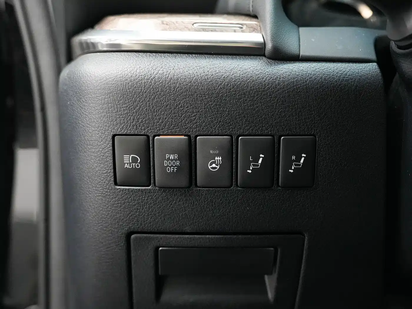 Toyota Alphard 2021 Hybrid 2.5L Ultimate фото 13