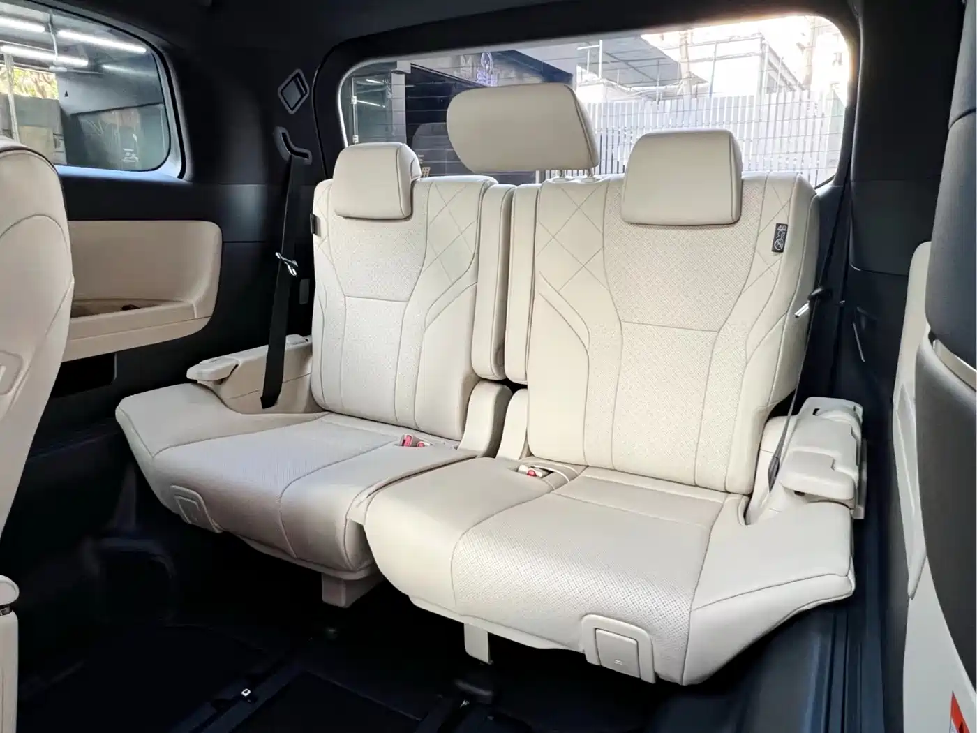 Toyota Alphard 2024 Hybrid 2.5L Ultimate Enjoyment Edition фото 15
