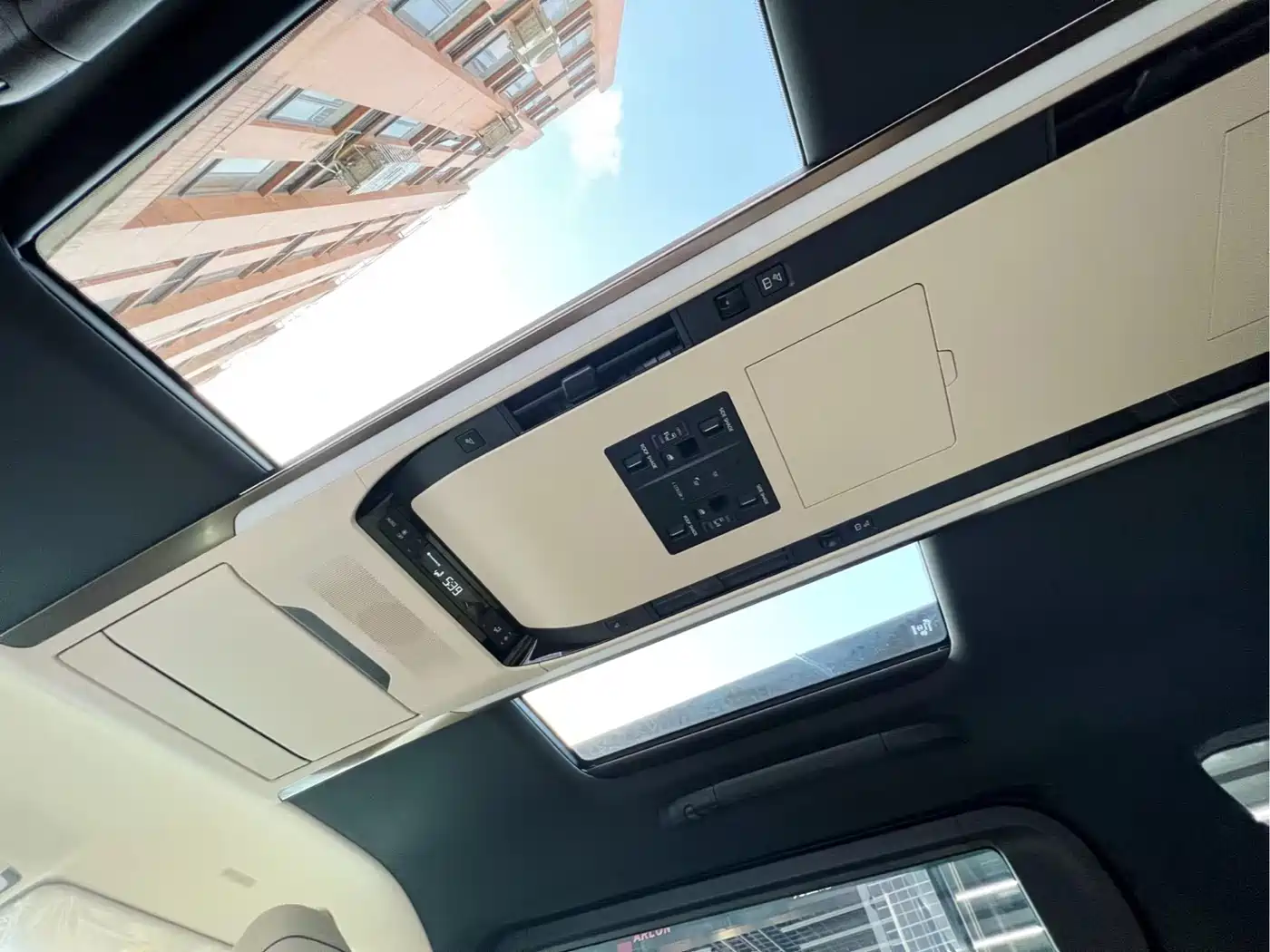 Toyota Alphard 2024 Hybrid 2.5L Ultimate Enjoyment Edition фото 13
