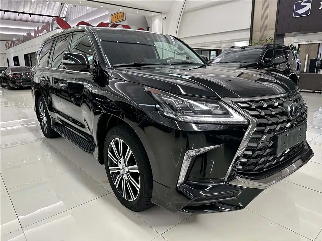 Lexus LX 2017 570 Prestige Luxury фото 3