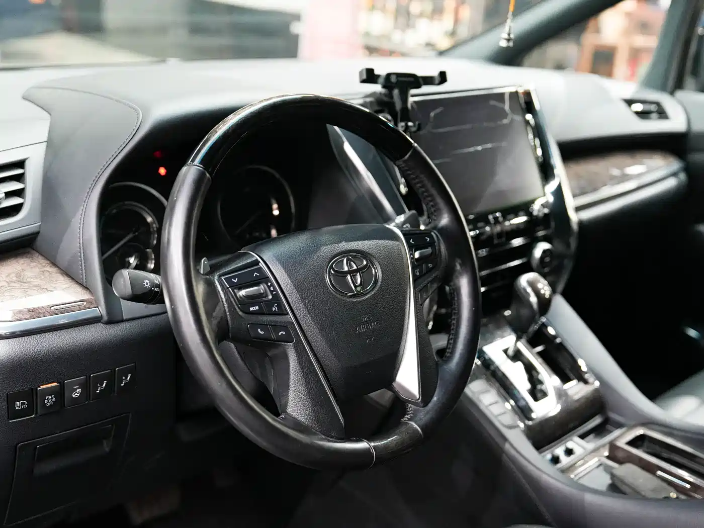 Toyota Alphard 2021 Hybrid 2.5L Ultimate фото 11