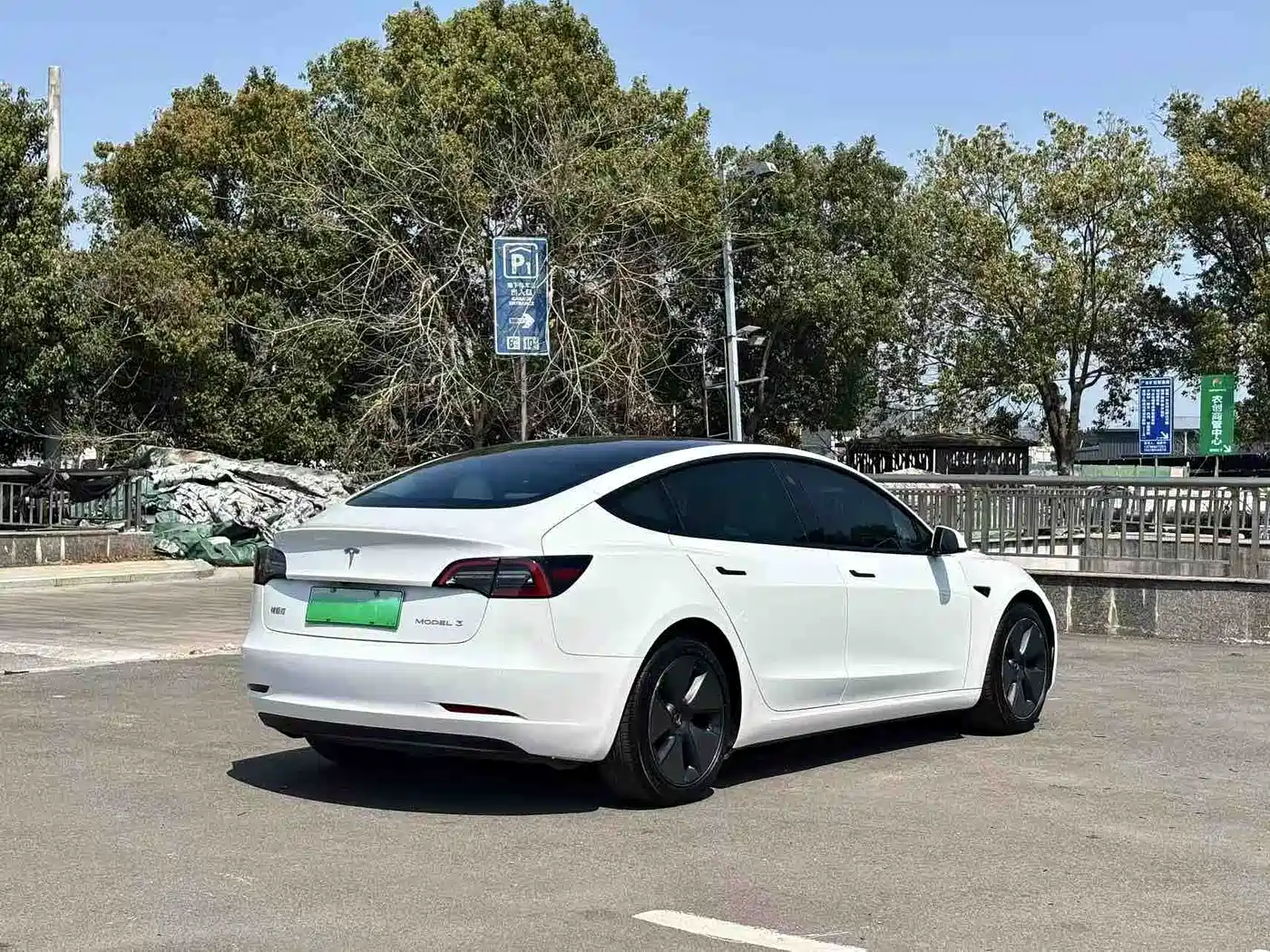 TESLA MODEL 3