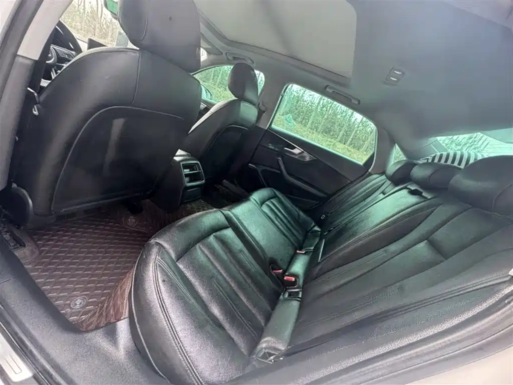 Фото 10 - Audi A4L