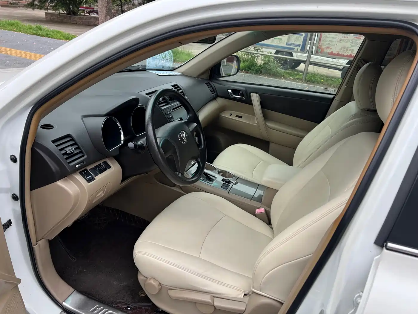 Toyota Highlander 2013 2.7L 2WD 5-seater Purple Gold Edition фото 5