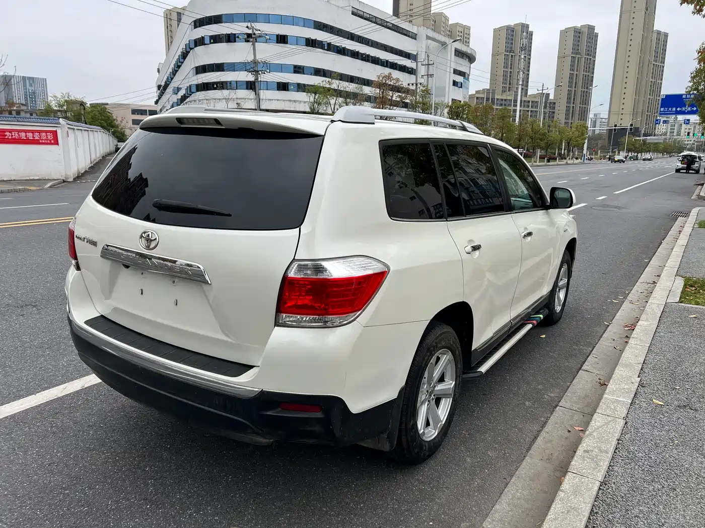 Toyota Highlander 2013 2.7L 2WD 5-seater Purple Gold Edition фото 15