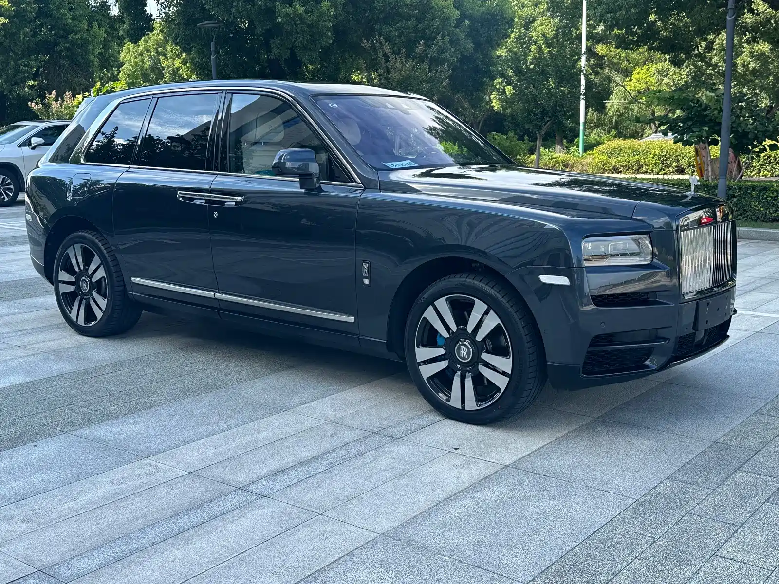 Фото 4 - Rolls-Royce Cullinan