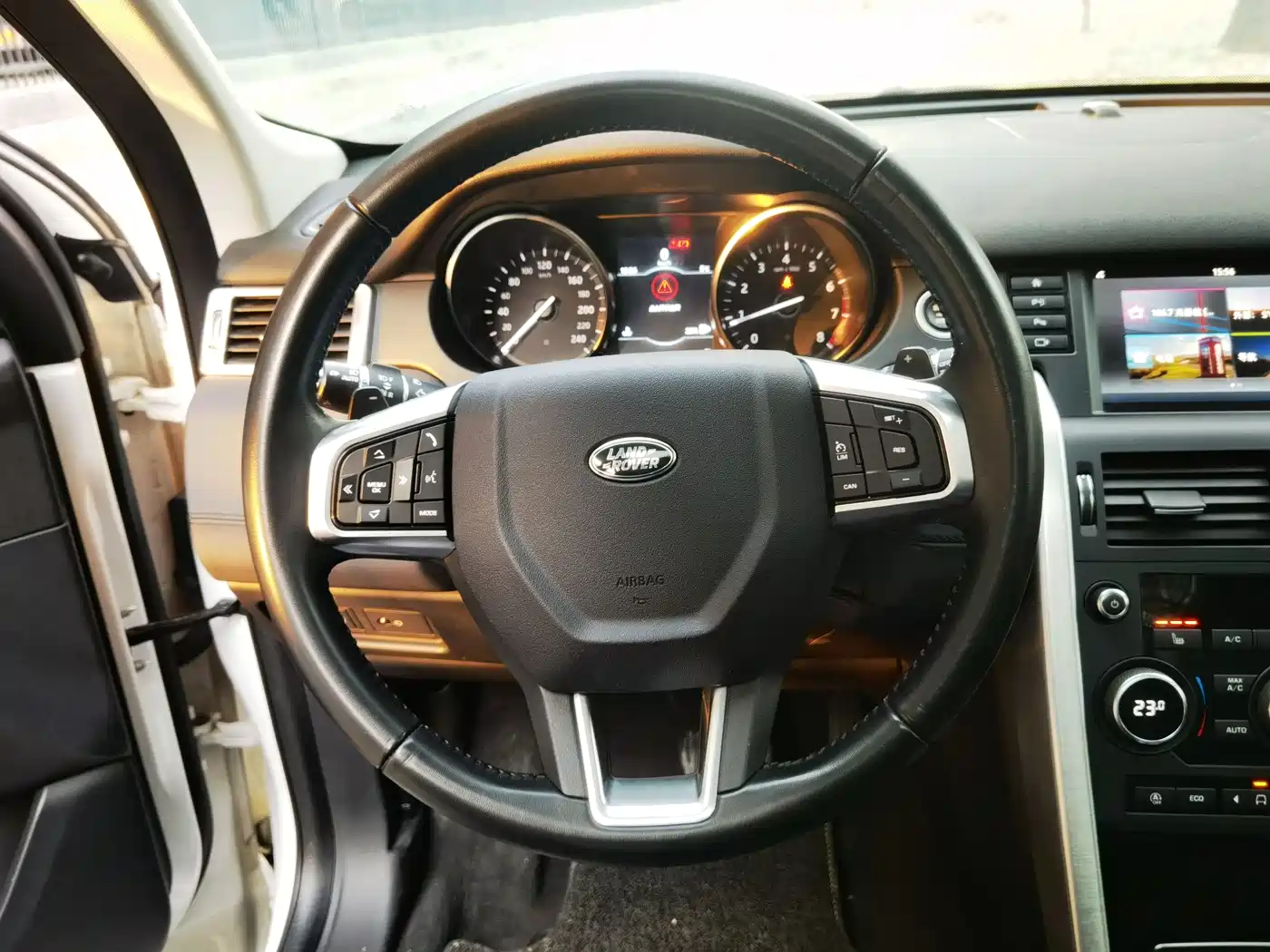 Land Rover Discovery Sport 2018 240PS HSE Edition фото 8