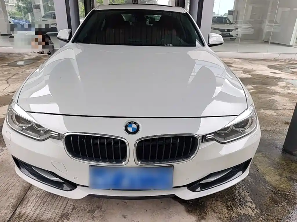 صورة 3 - BMW 3 Series