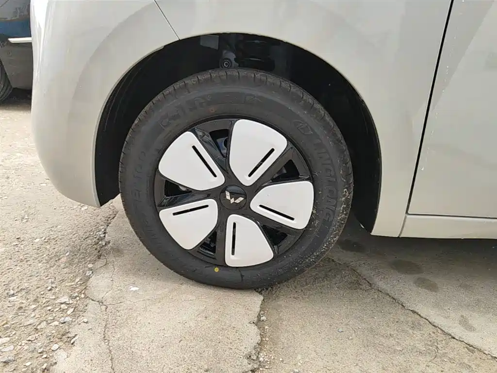 Wuling Motors Hongguang MINIEV 2026 2025 4-Door Advanced