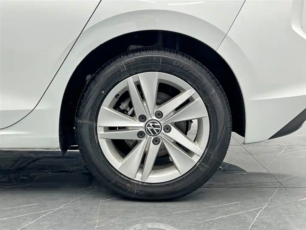 Volkswagen Golf 2023 Model 200TSI DSG фото 24