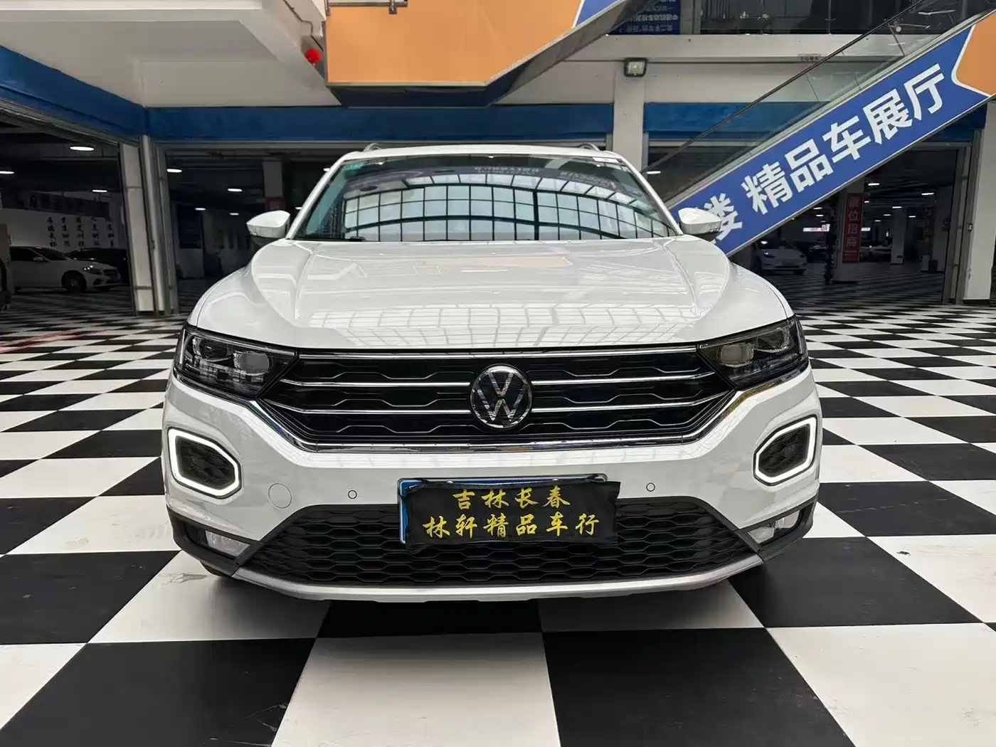 Volkswagen T-Roc, миниатюра 2