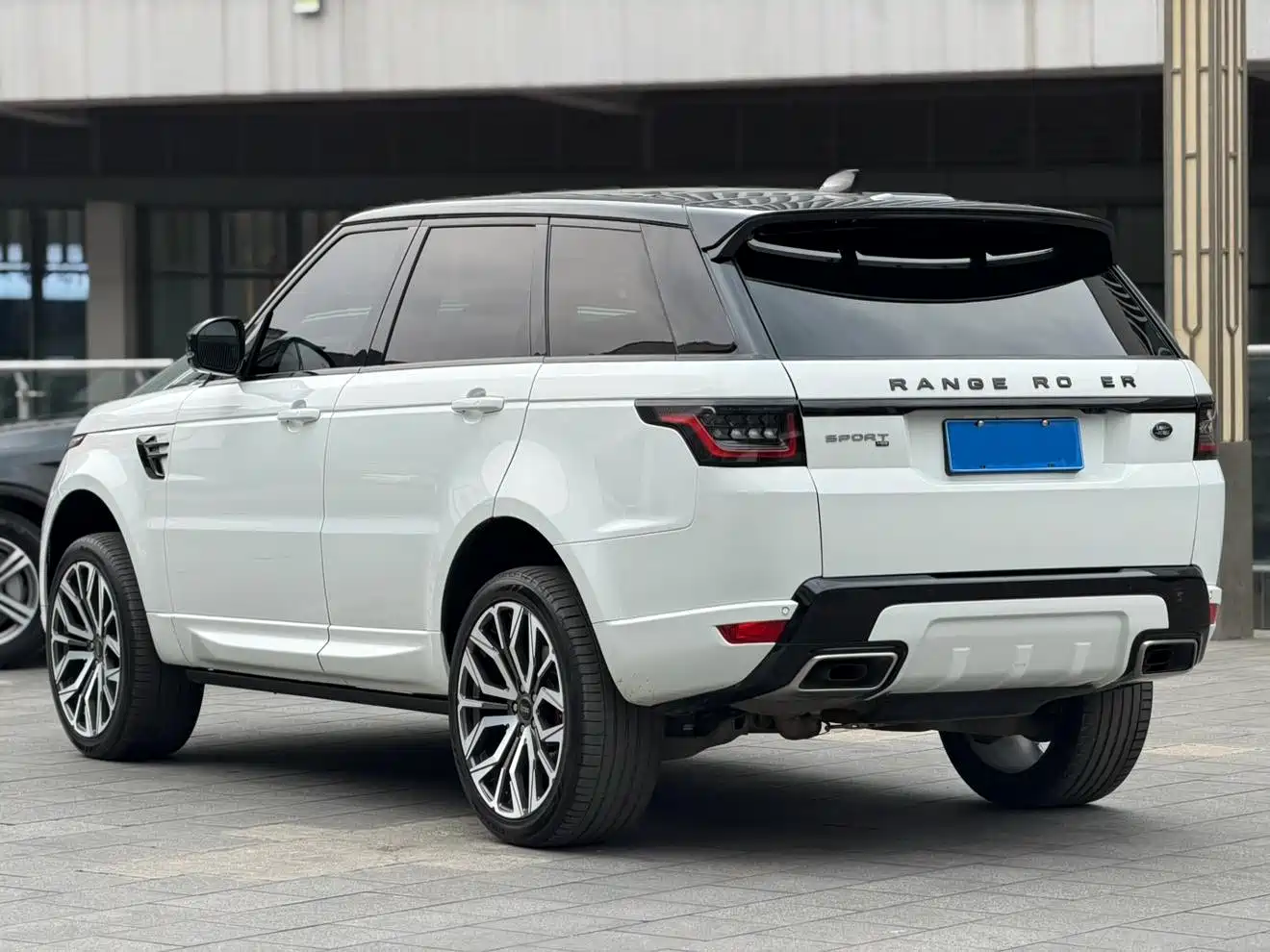 Land Rover Range Rover Sport 2020 3.0 L6 HSE DYNAMIC фото 3