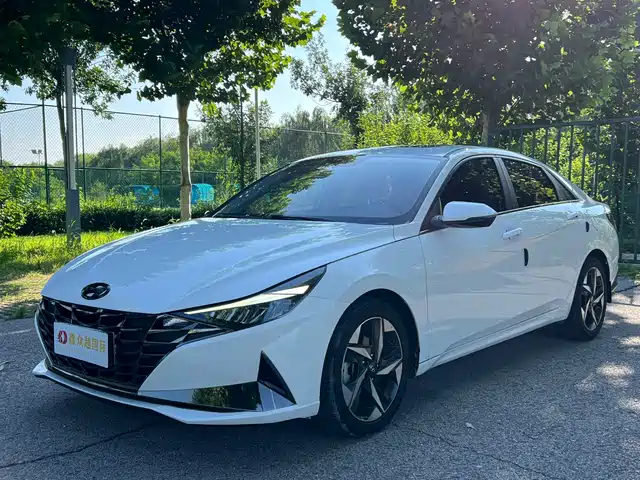 Hyundai Elantra 2022 1.5L CVT LUX Premium Edition