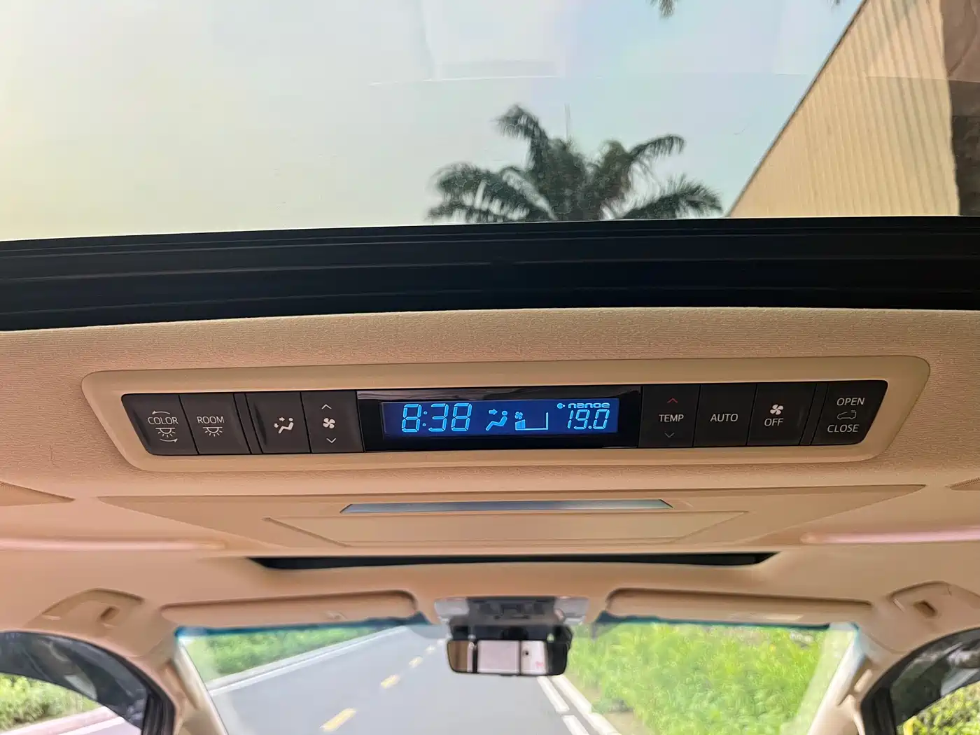 Toyota Alphard 2020 Hybrid 2.5L Premium Edition фото 11