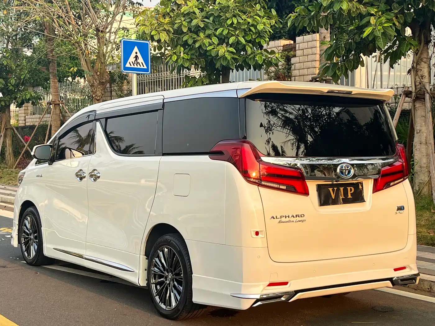 Toyota Alphard 2020 Hybrid 2.5L Premium Edition фото 9