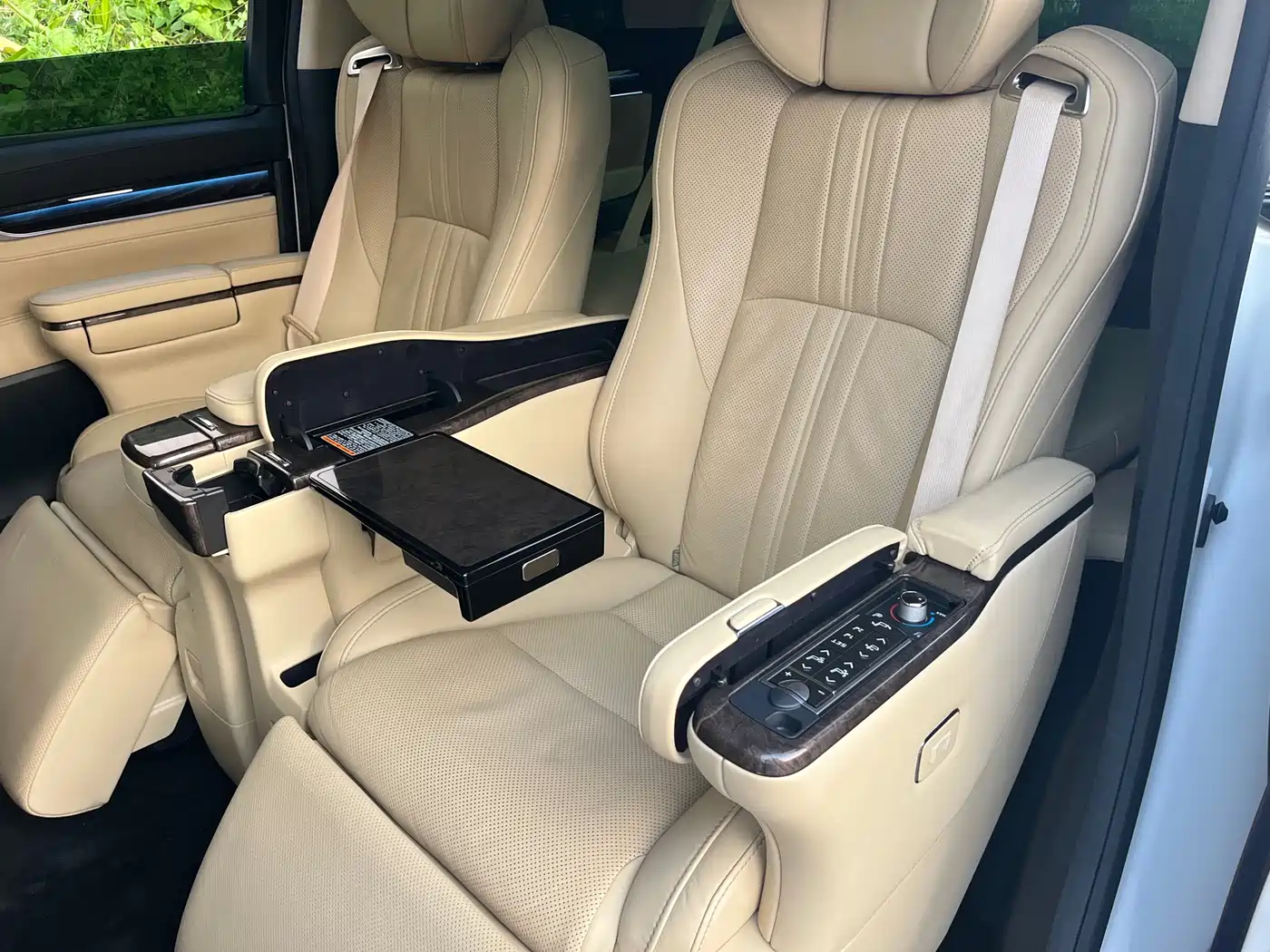 Toyota Alphard 2020 Hybrid 2.5L Premium Edition фото 22
