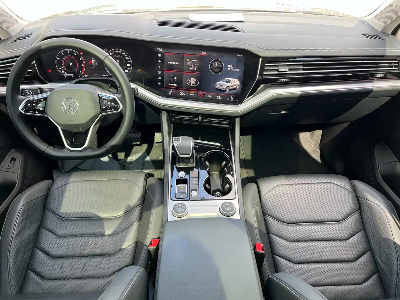 VOLKSWAGEN TOUAREG