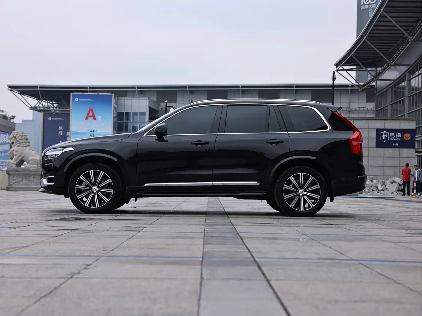 VOLVO XC90