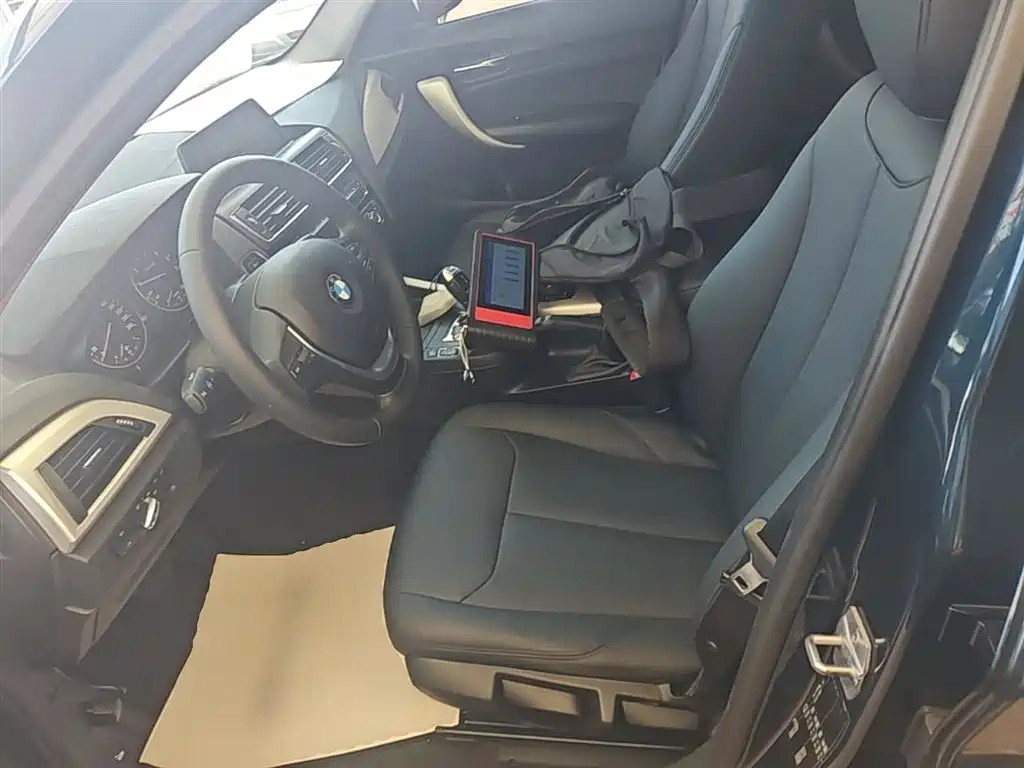 BMW 1 Series (Import) 2016 118i Leading фото 15