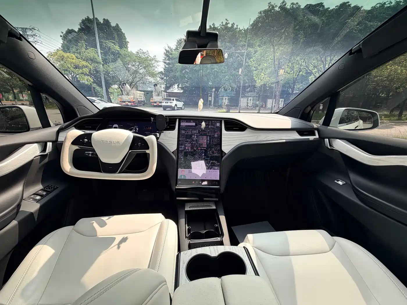 TESLA MODEL X