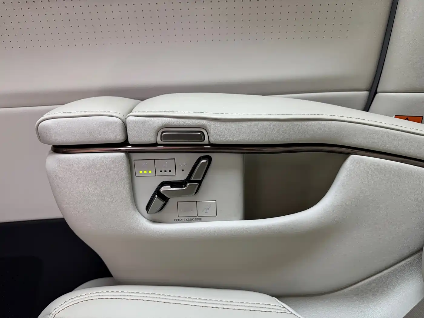 Lexus LM 2024 2023 500h 6-Seater Prestige Edition