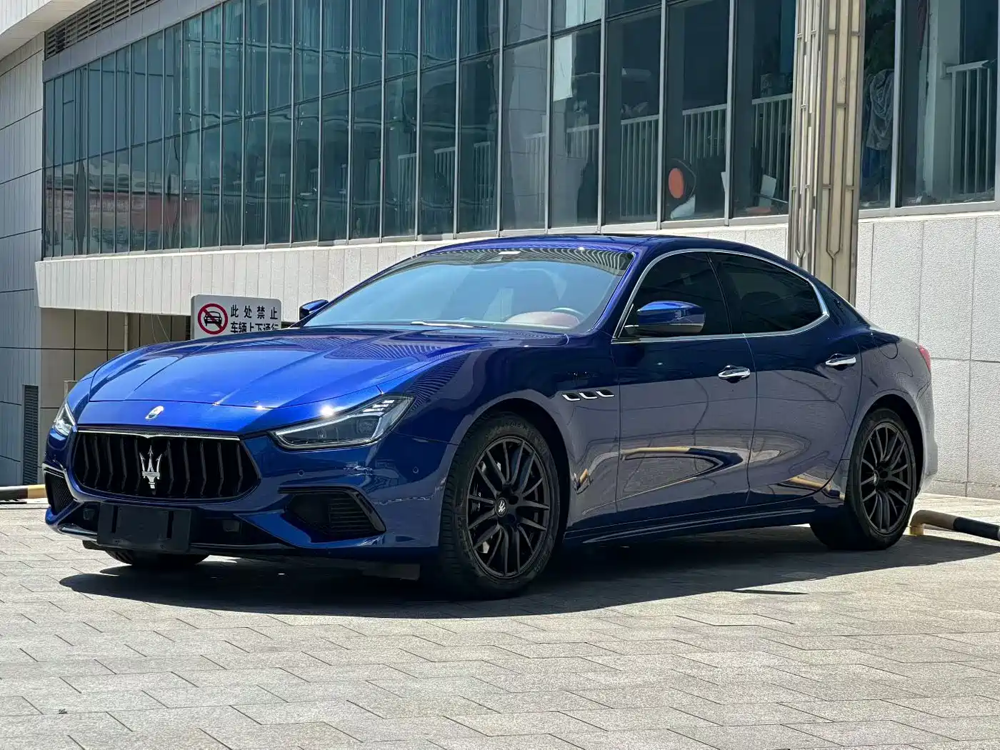 Фото 1 - Maserati Ghibli