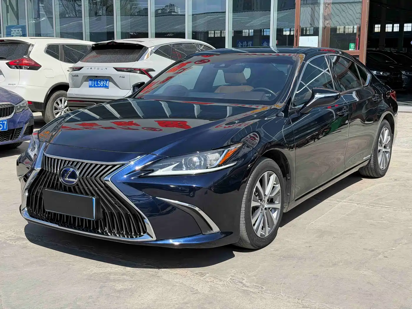 Lexus ES 2018 300h Excellence Edition China V