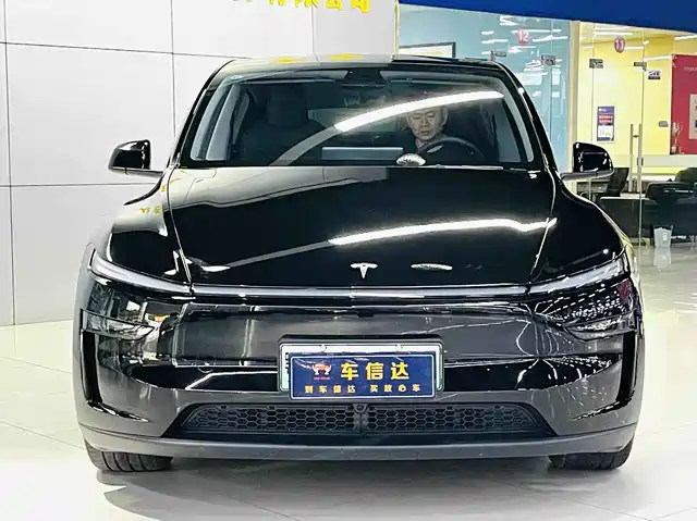 Tesla Model Y 2025