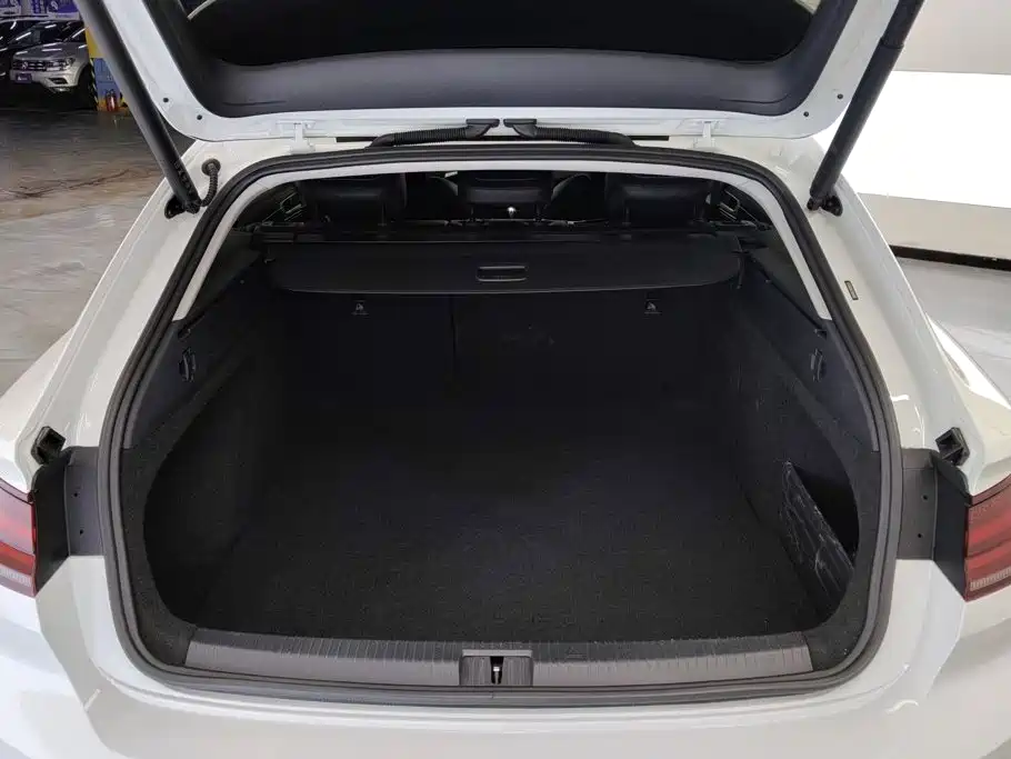 Volkswagen FAW-Volkswagen CC 2026 2026 Shooting Brake 380TSI Hunter's Heart 30 Million Special