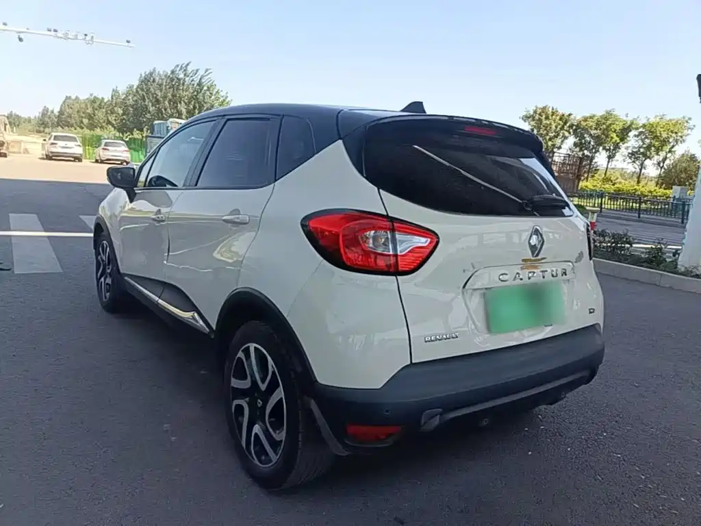 Renault Captur 2015 2015 1.2T Automatic Comfort Limited Edition