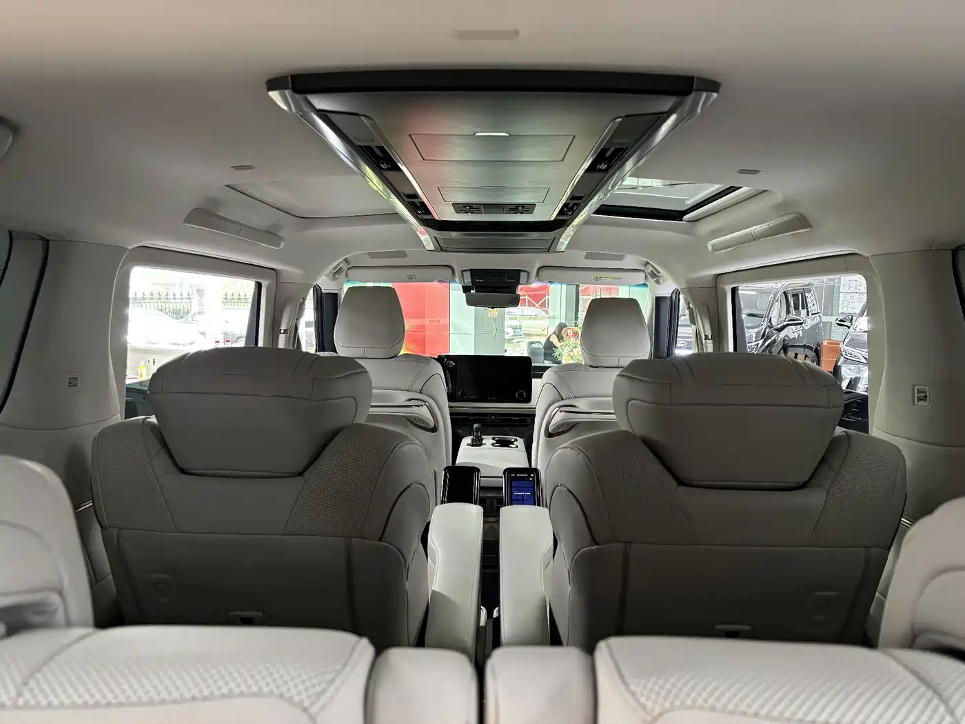 Lexus LM 2026 2023 500h 6-Seater Prestige Edition