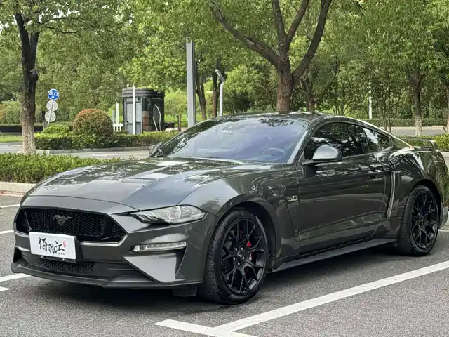 FORD MUSTANG