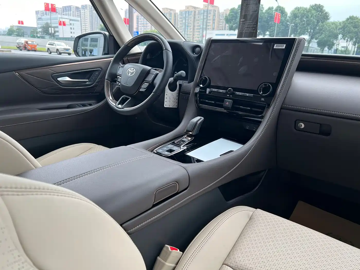 Toyota Alphard 2024 Hybrid 2.5L Ultimate Enjoyment Edition фото 4