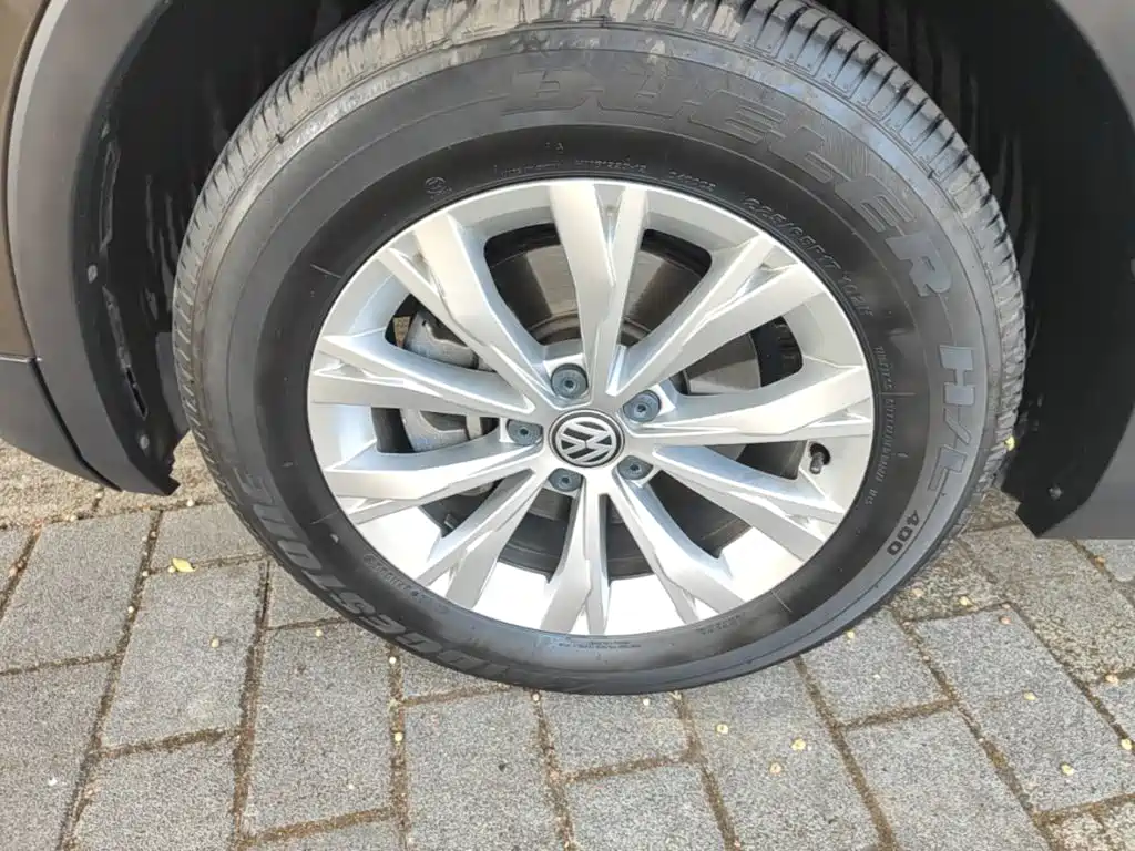 Фото 23 - Volkswagen Tiguan L