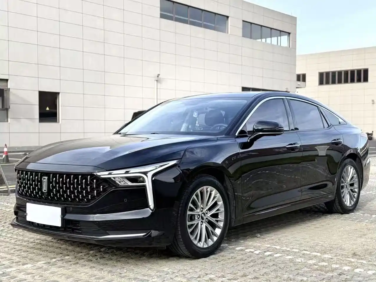 Photo 1 - Besturn B70