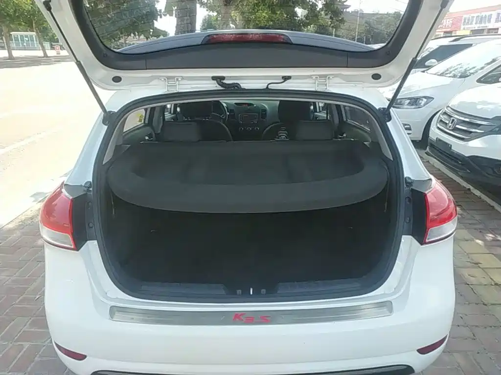 Kia K3S 2014 2014 1.6L Manual GL